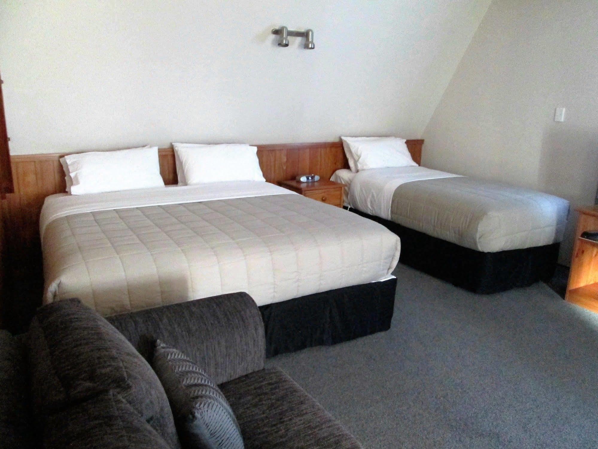 Colonial Motel Papakura Buitenkant foto