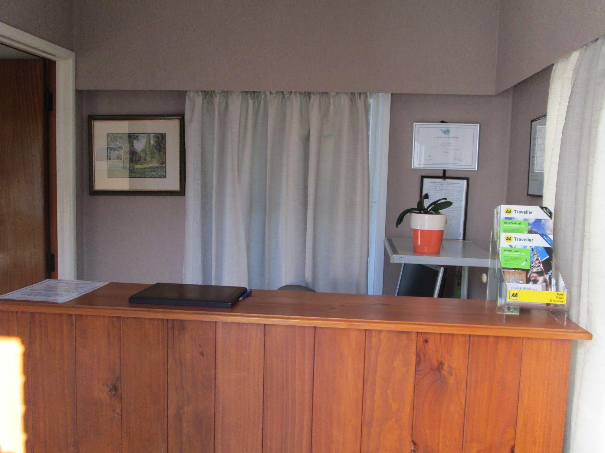 Colonial Motel Papakura Buitenkant foto