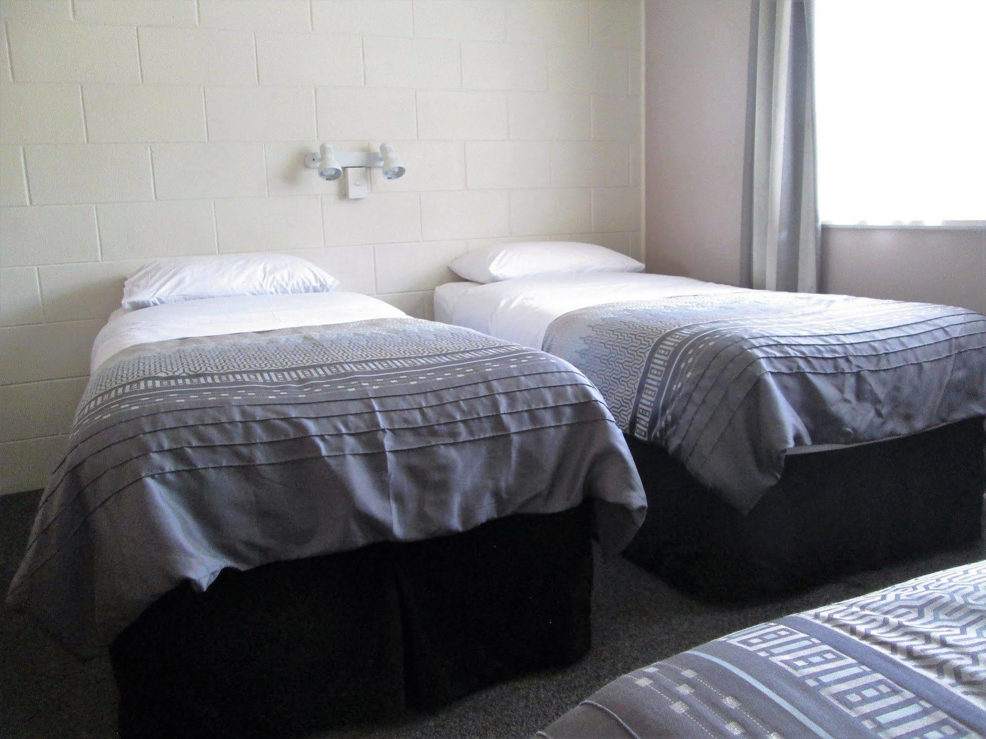 Colonial Motel Papakura Buitenkant foto