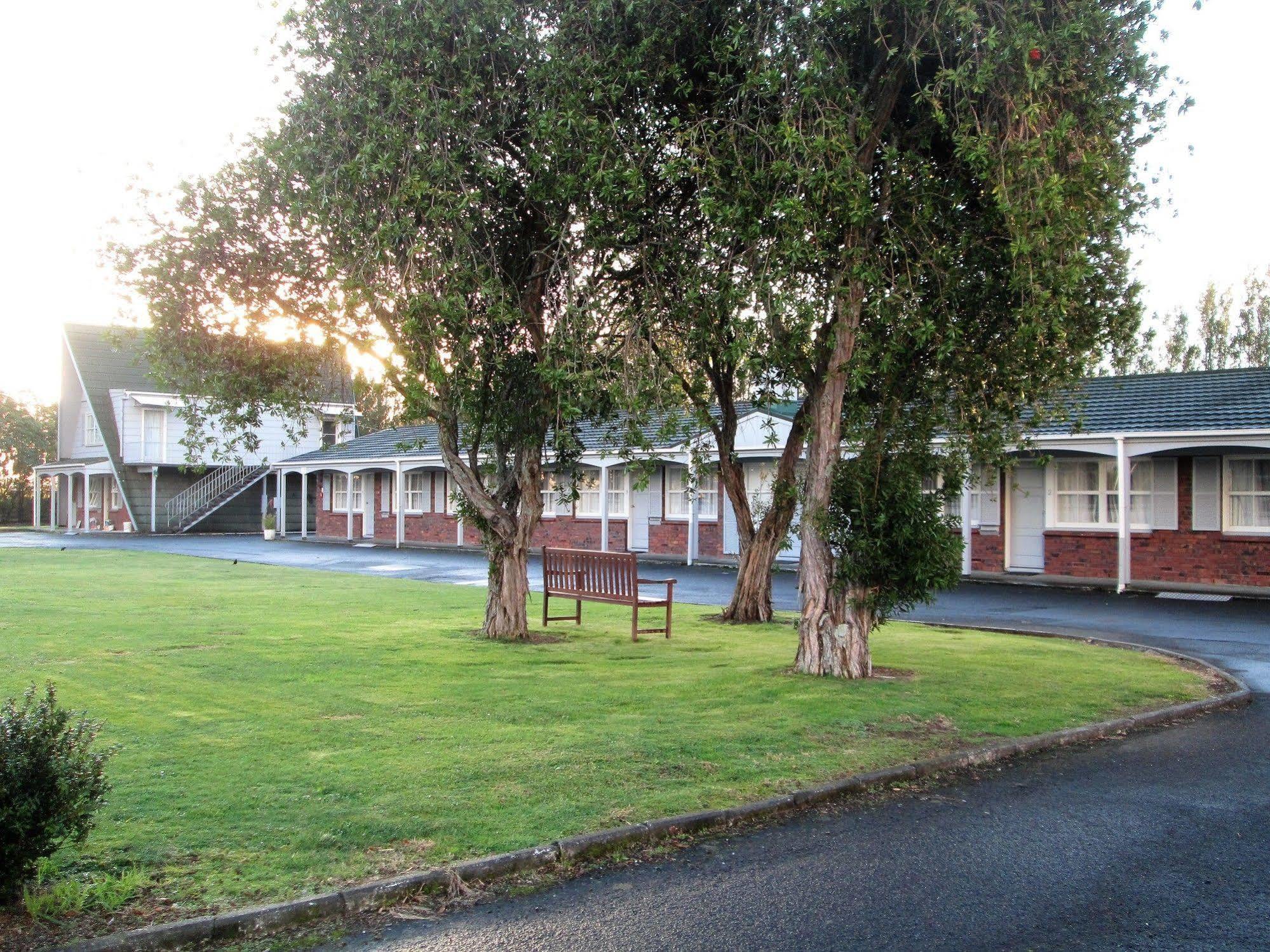 Colonial Motel Papakura Buitenkant foto